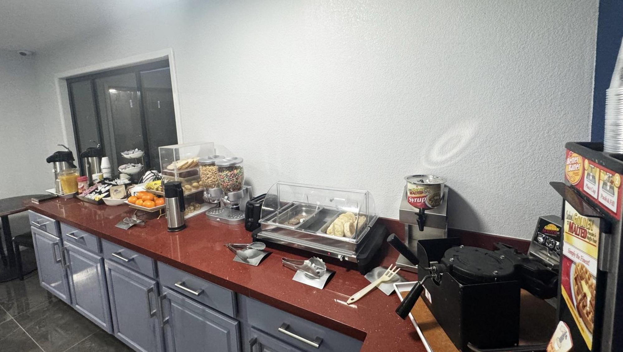 Xecutive Inn And Suites Center Εξωτερικό φωτογραφία